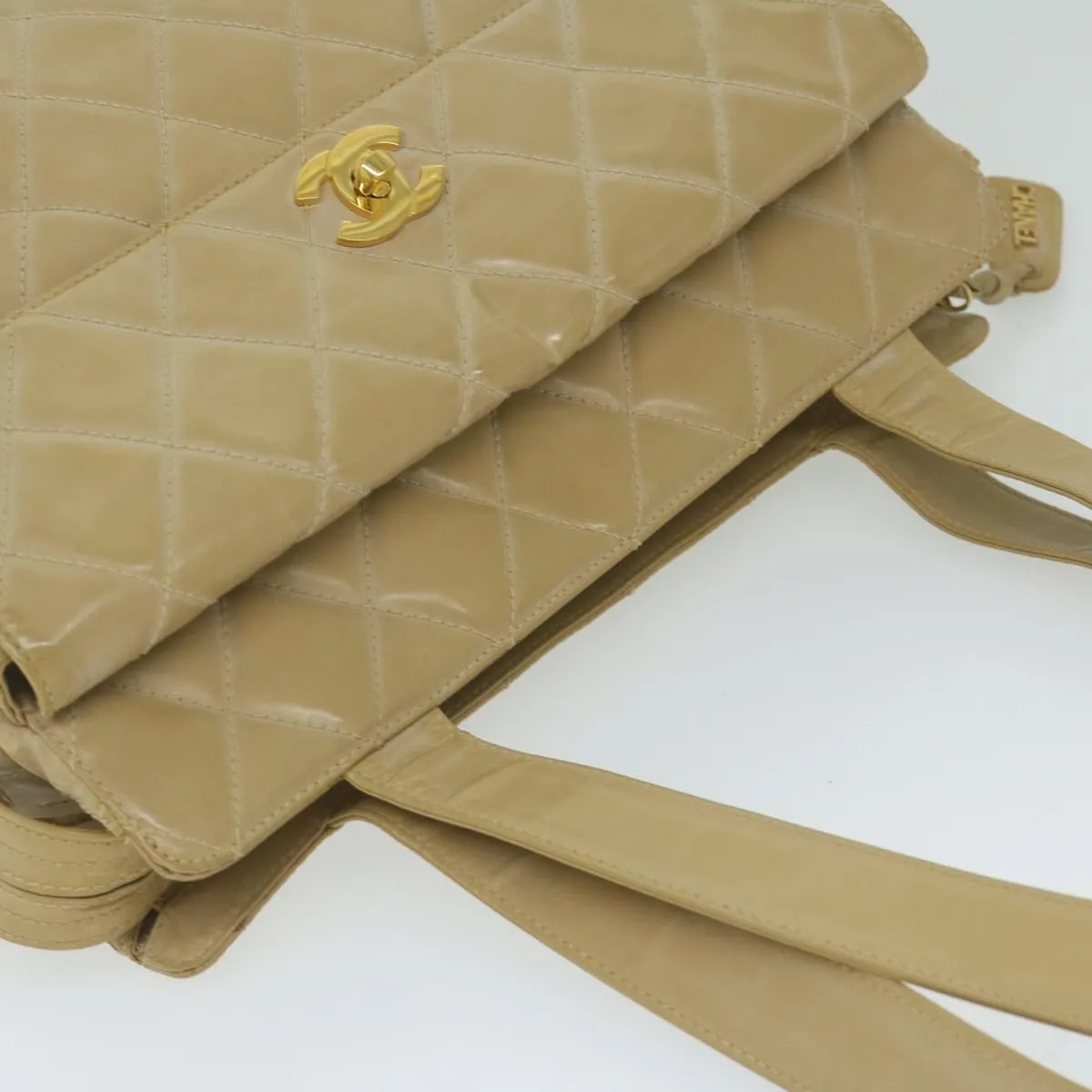 CHANEL Shoulder Bag Patent leather Beige CC Auth bs10487