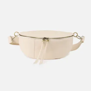 Hunter Medium Belt Bag In Pebbled Leather - Cream