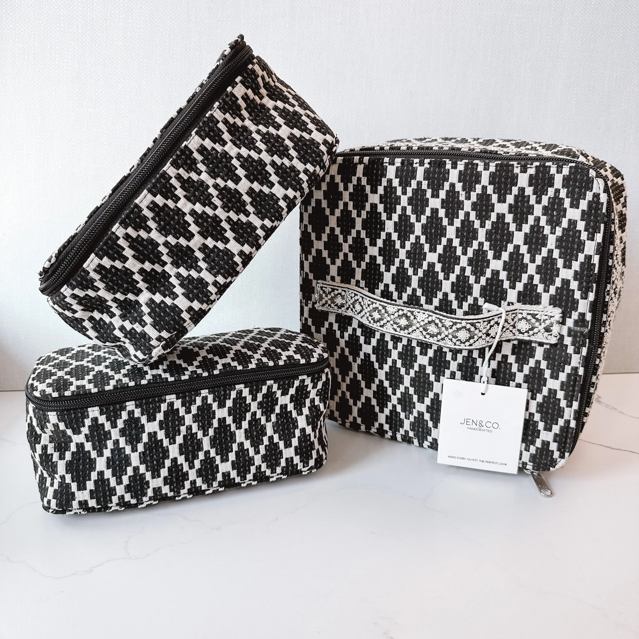 Jen & Co - Neve Cosmetic Case, Black & Ivory