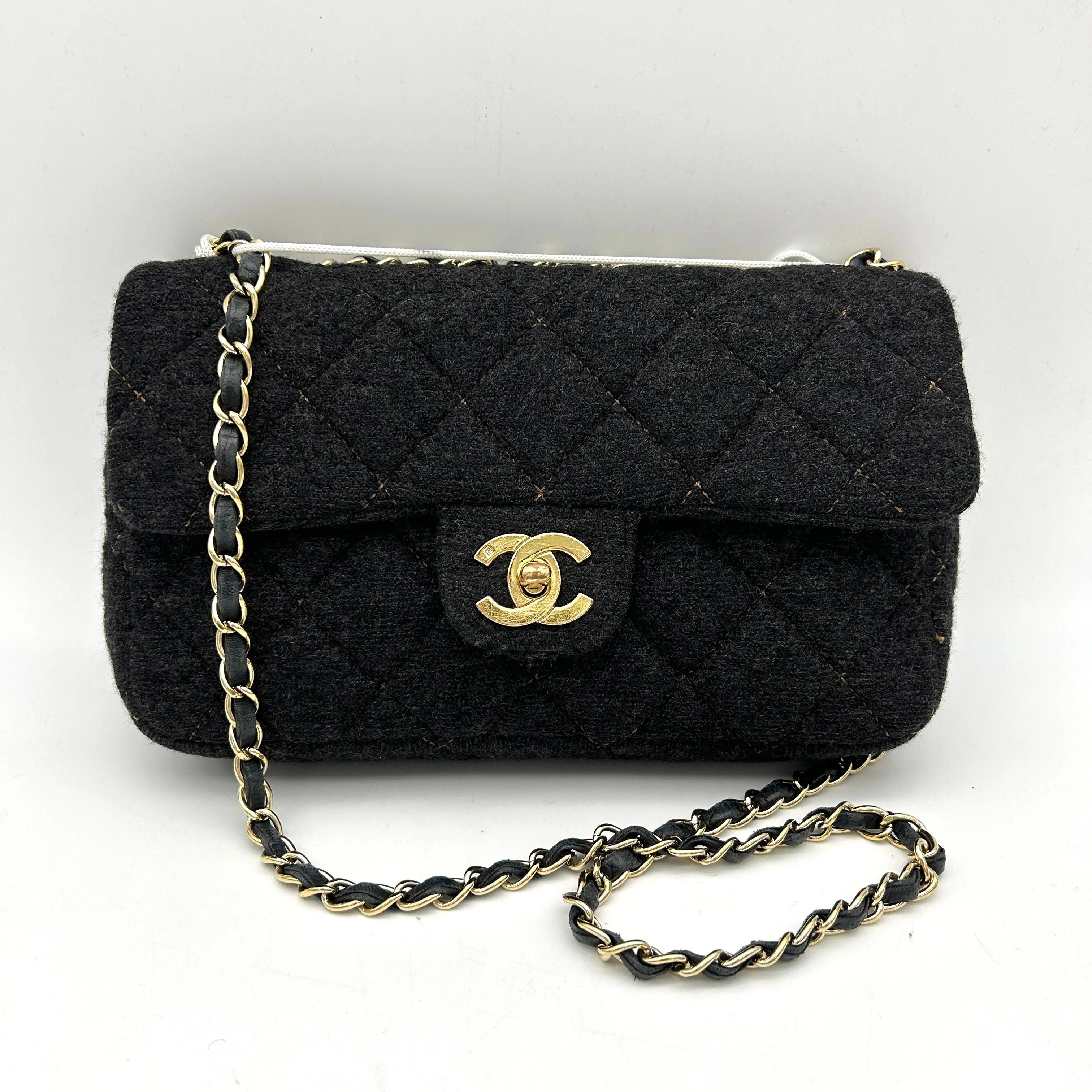 Pre-owned Chanel Wool Medium Flap Bag - Grey Shoulder Bags, Handbags LA19278