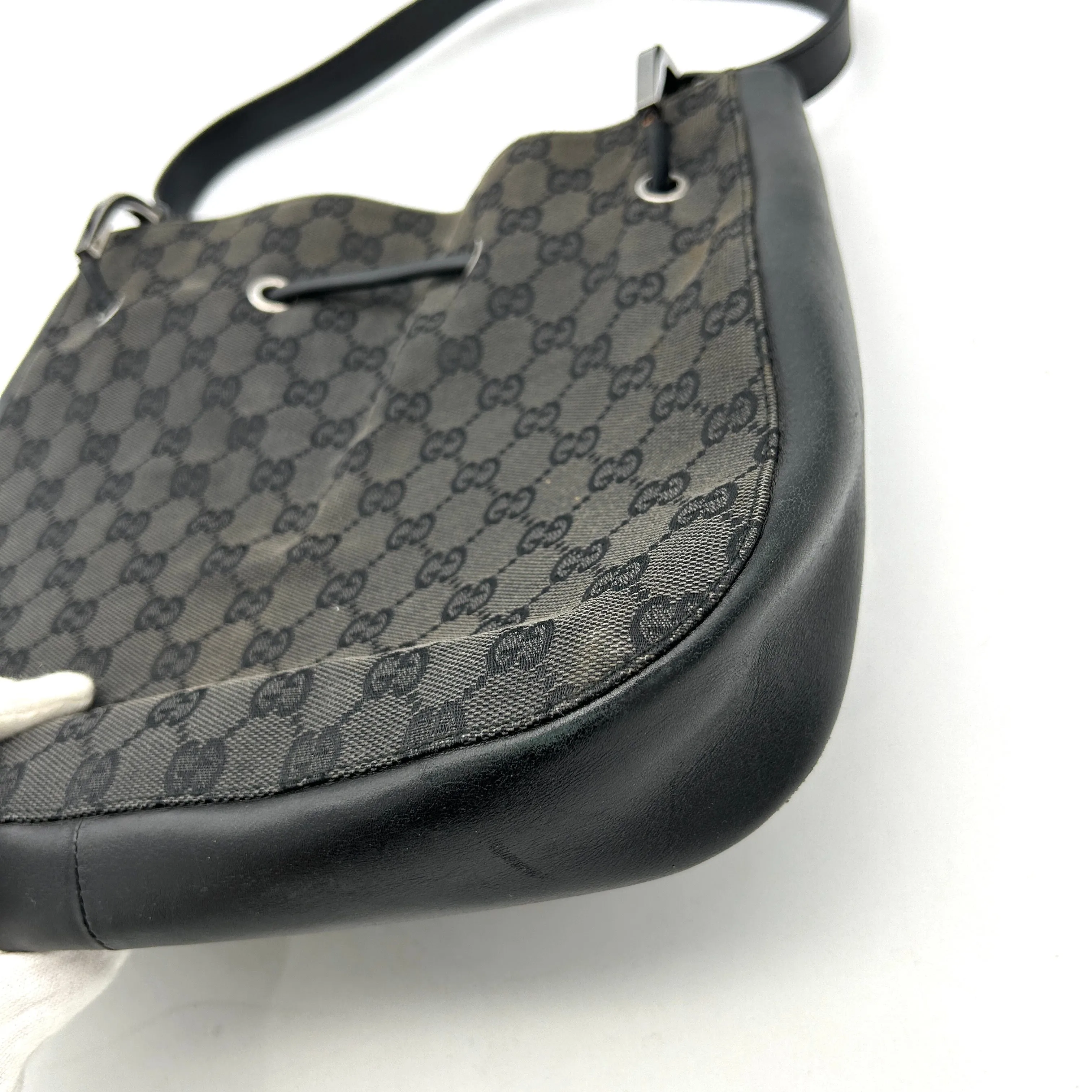 Pre-owned Gucci Black GG Canvas Drawstring Shoulder Bag gu8807db