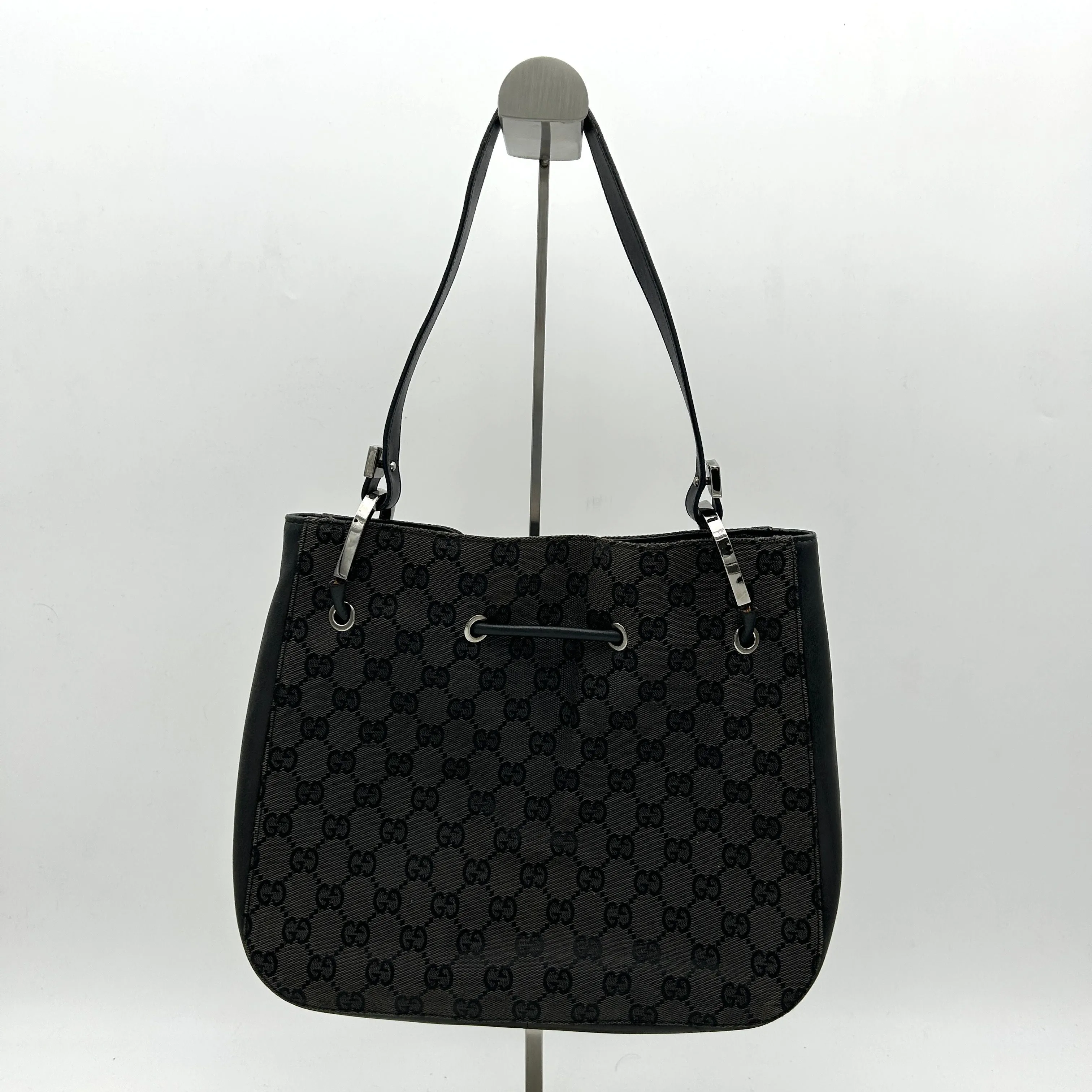 Pre-owned Gucci Black GG Canvas Drawstring Shoulder Bag gu8807db