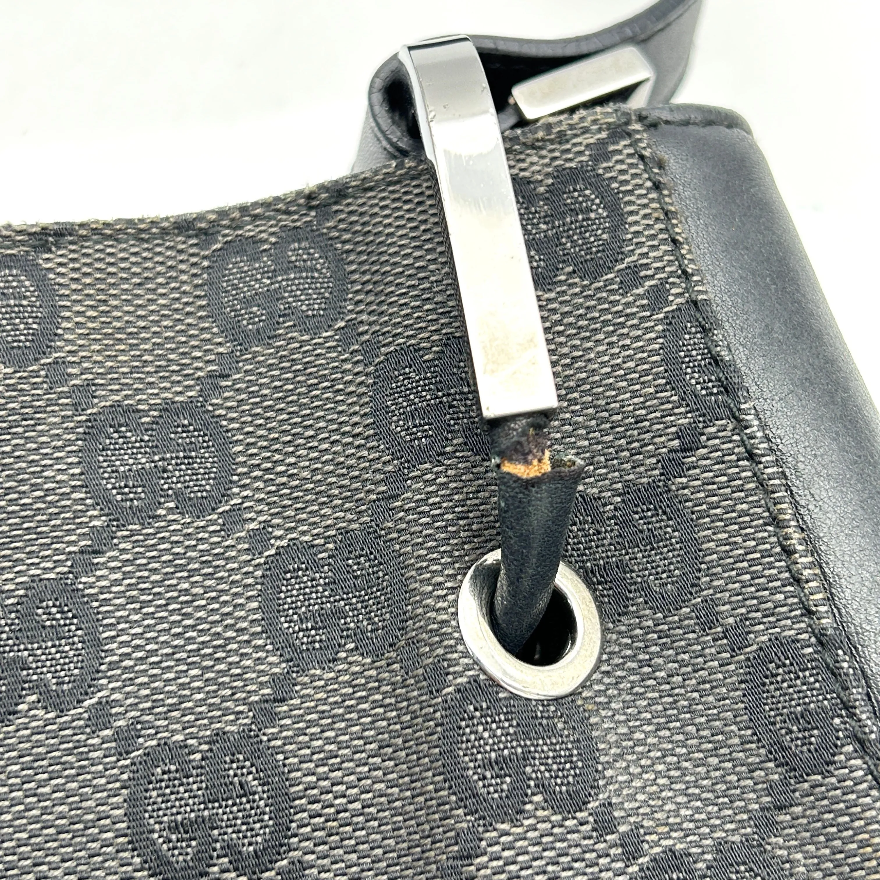 Pre-owned Gucci Black GG Canvas Drawstring Shoulder Bag gu8807db